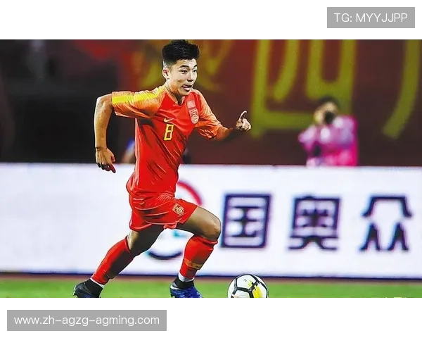 有哪些中国球员在英超效力时曾跪地致敬的感人瞬间