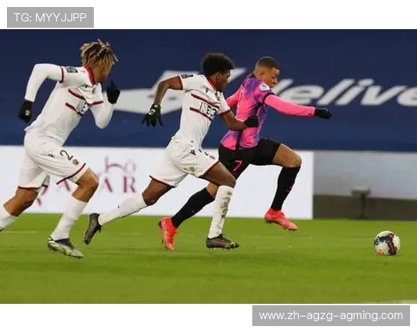 高定时尚与足球碰撞巴黎圣日耳曼限量版球衣设计全解析 高定时尚与足球碰撞巴黎圣日耳曼限量版球衣设计全解析